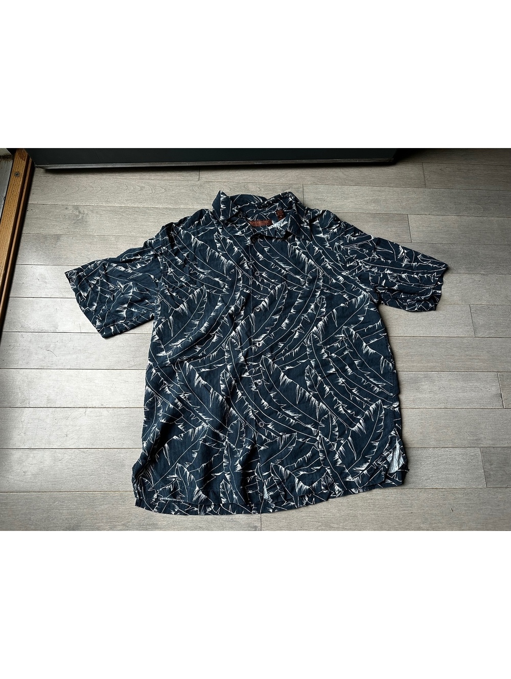 Tori Richard Men's Medium Hawaiian Button Down Short Sleeve Shirt Leaf Print